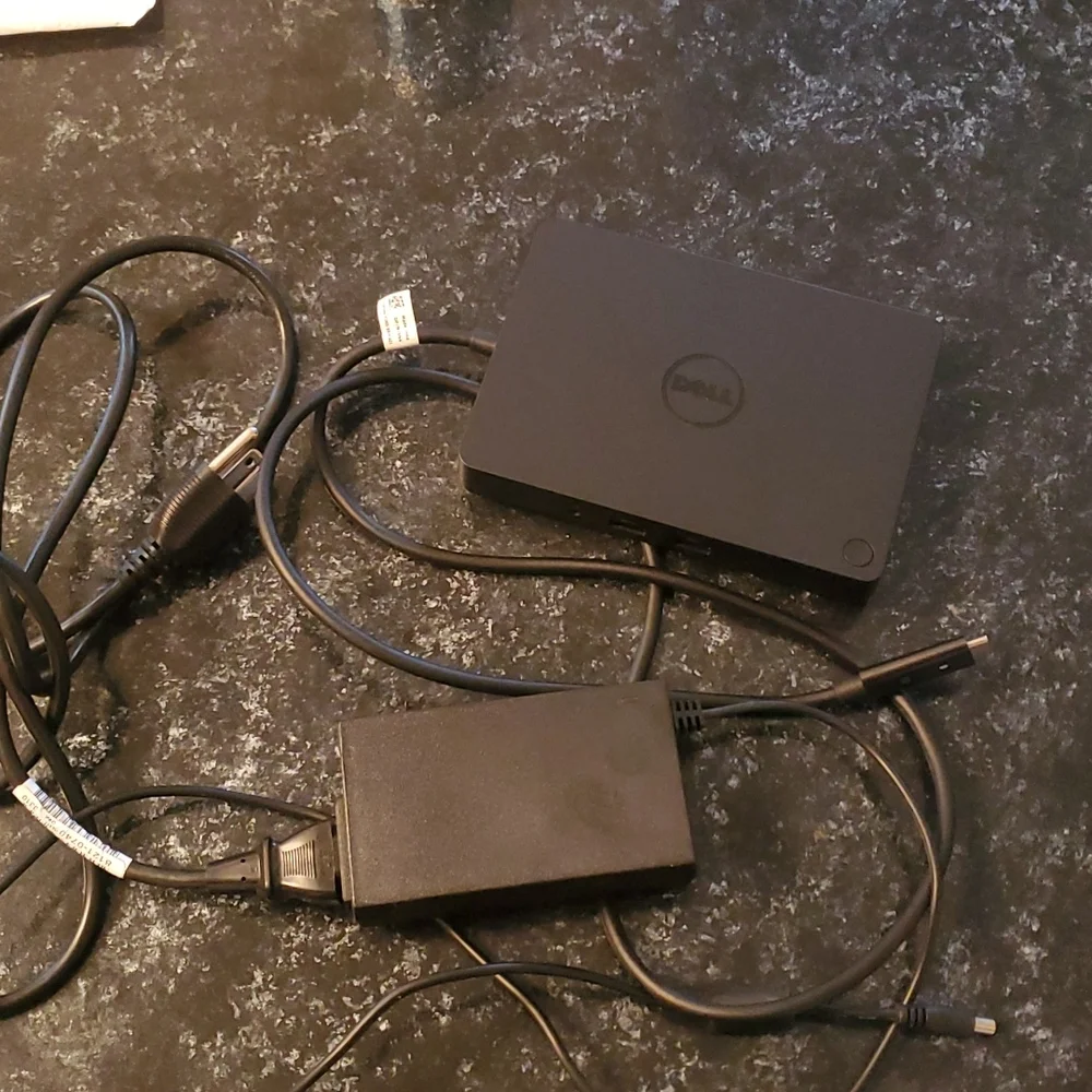 Dell WD15 docking station. Minimal use. FREE SHIPPING